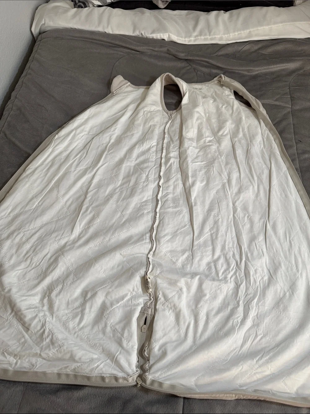 Kyte baby Sleeveless beige heavy warm blanket zip sleeper